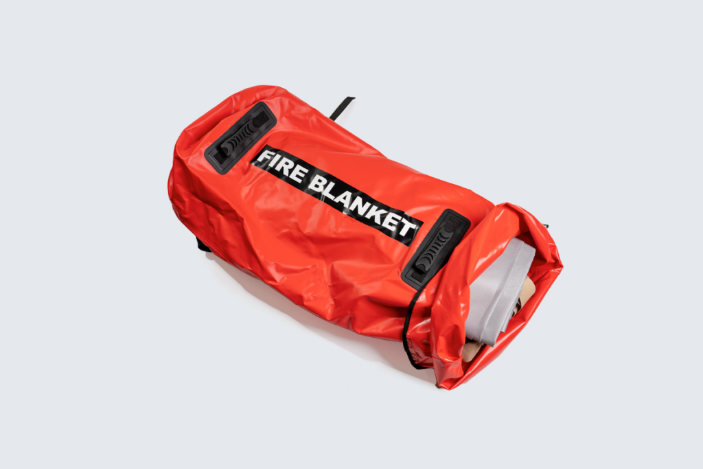 Auton sammutuspeite säilytysrepussa