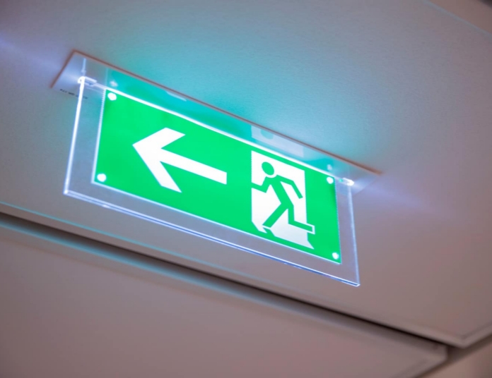 Turvavalo poistumistiekyltti